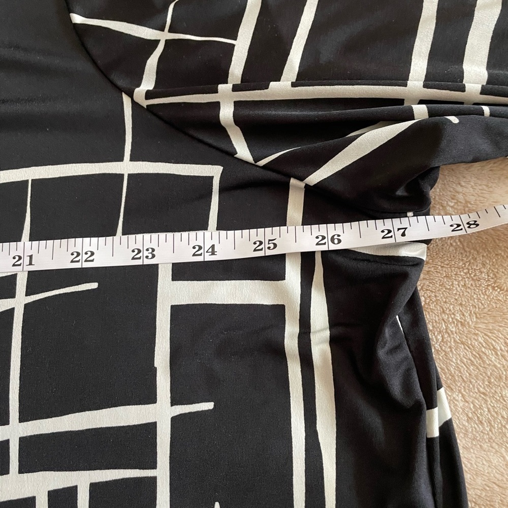 Women’s Black and White Geometric Top Plus Size 26W - Picture 5 of 6